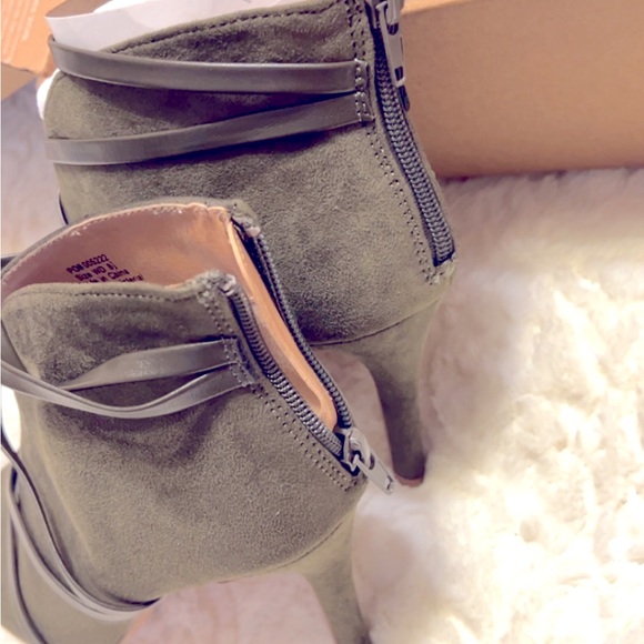 New (never worn) Journey Collection 8.5WD Olive - Picture 3 of 4